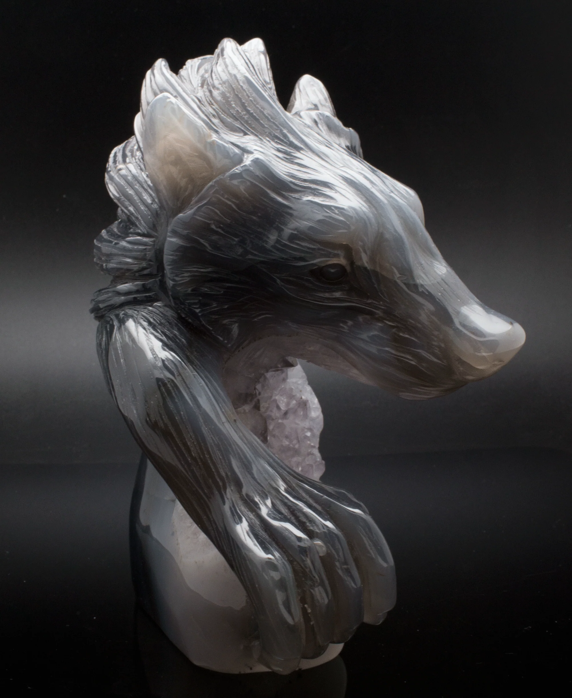 Agate and Amethyst Druzy Wolf Carving - Image 3