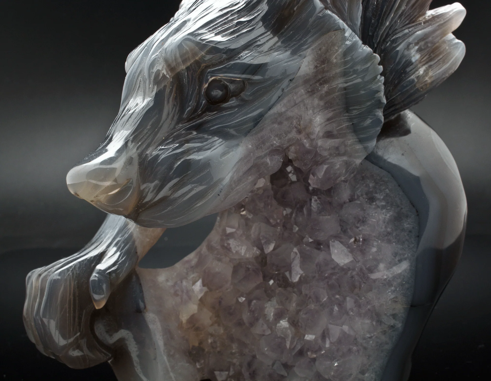 Agate and Amethyst Druzy Wolf Carving - Image 5