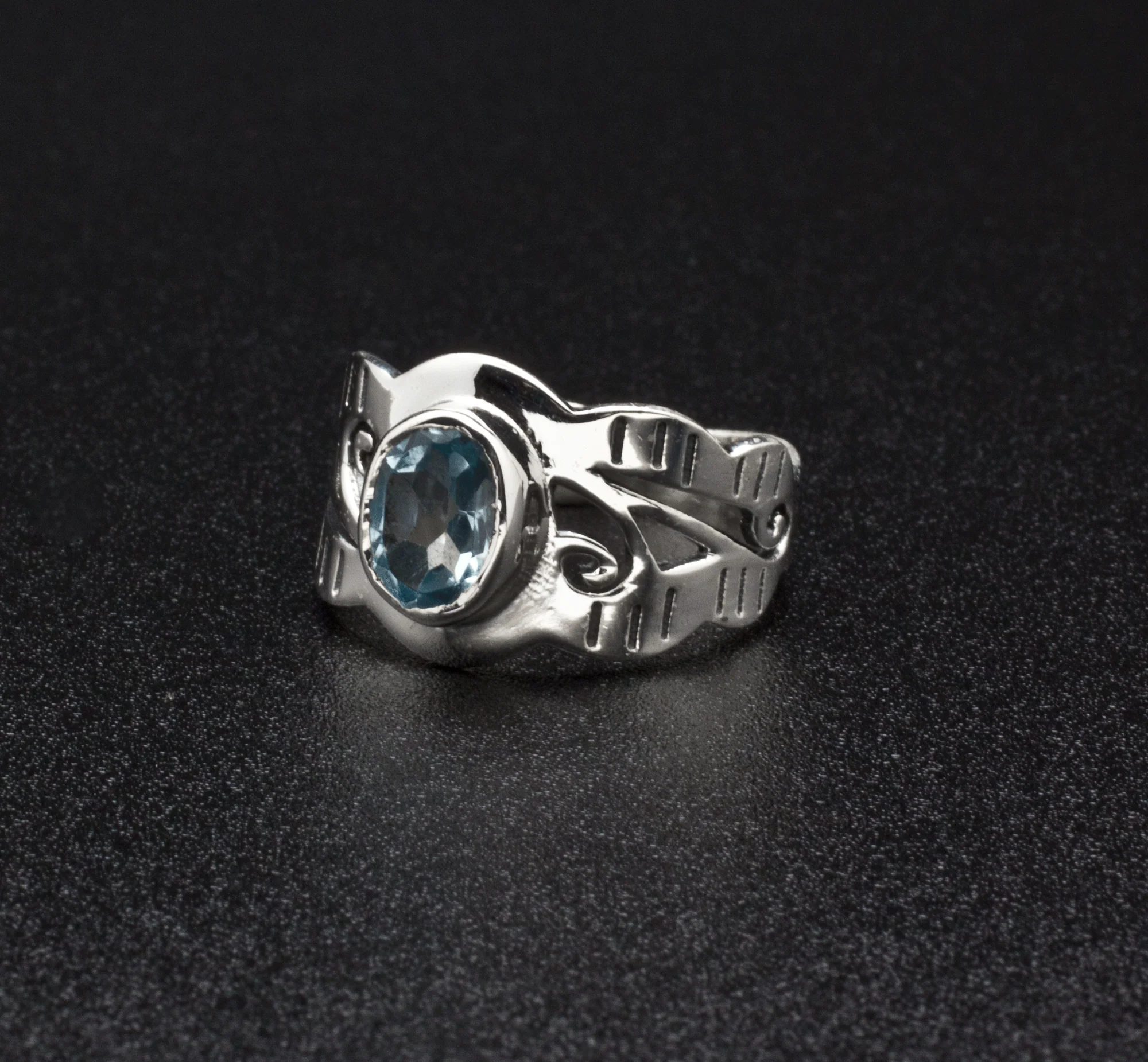 Sterling Silver Blue Topaz Ring Size 7 - Image 2