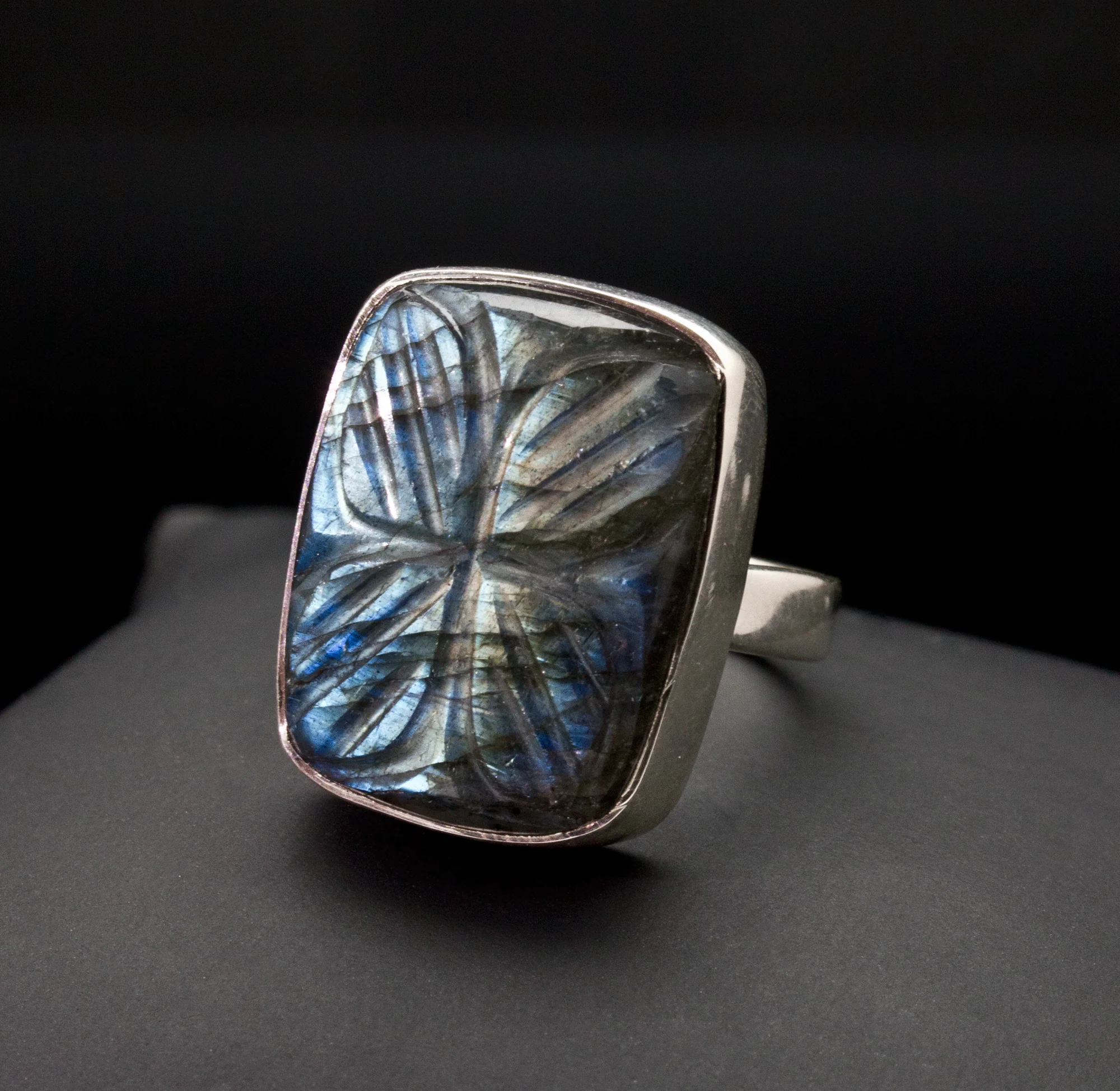 Sterling Silver Carved Labradorite Ring Size 7 - Image 2
