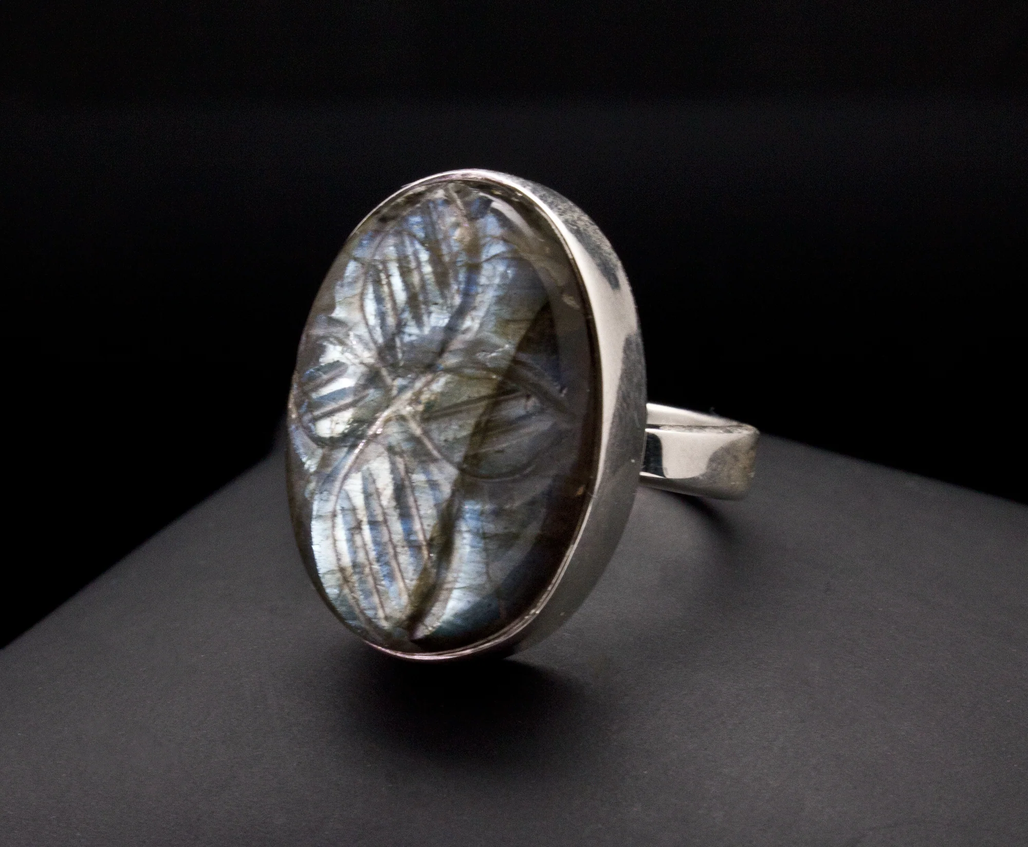 Sterling Silver Carved Labradorite Ring Size 6 - Image 2