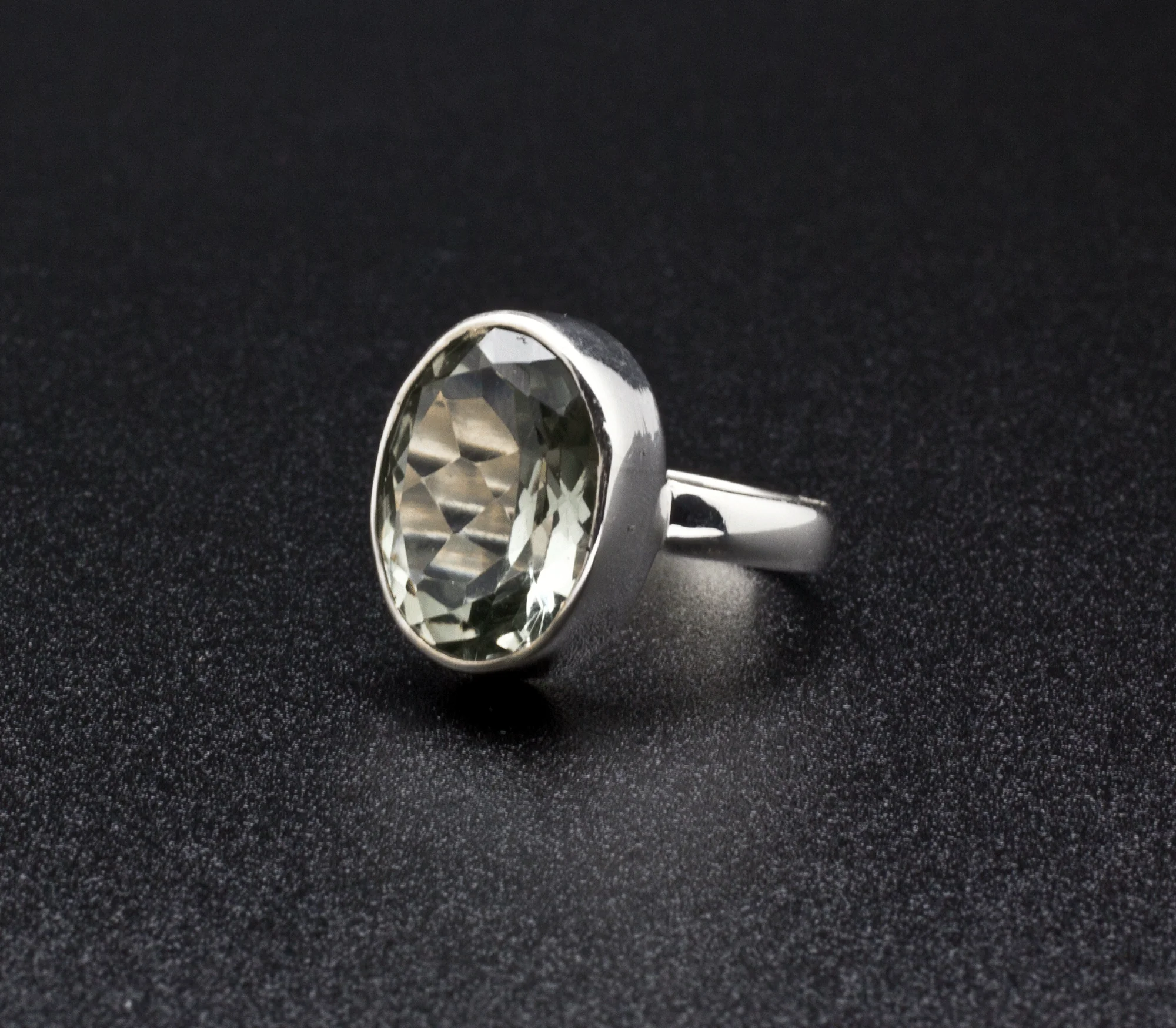 Sterling Silver Green Amethyst Ring Size 7 - Image 2