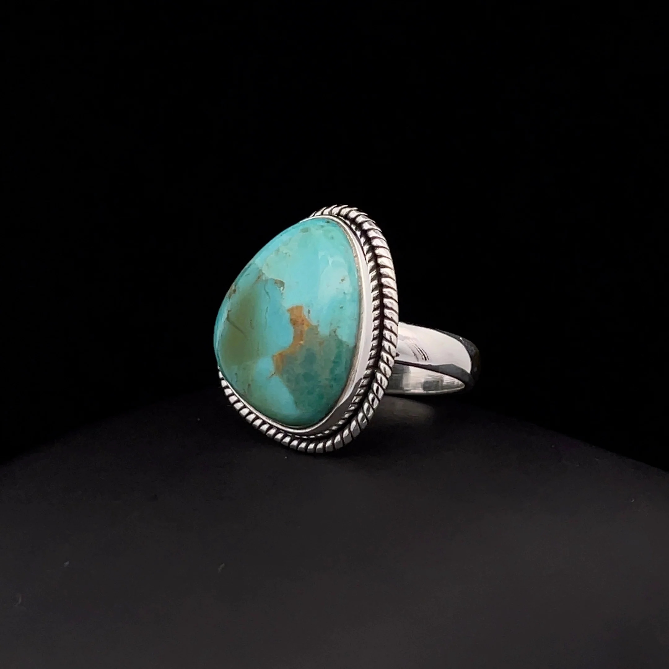 Sterling Silver Kingman Turquoise Ring Size 7 - Image 3