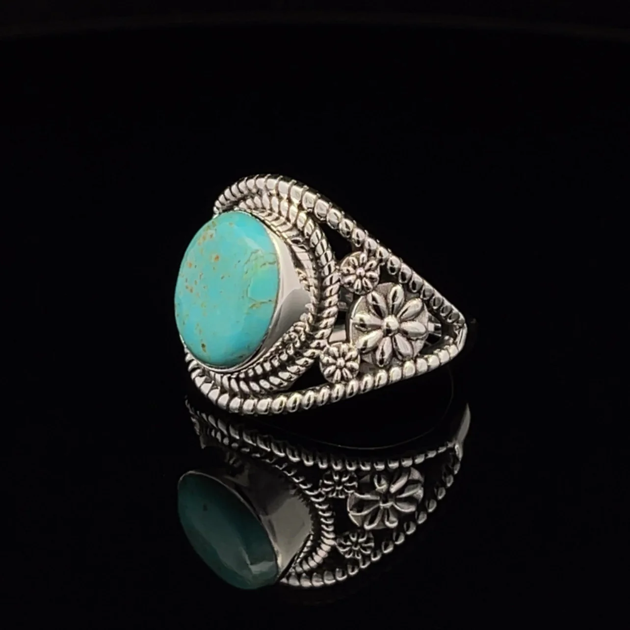 Sterling Silver Kingman Turquoise Ring Size 7 - Image 3