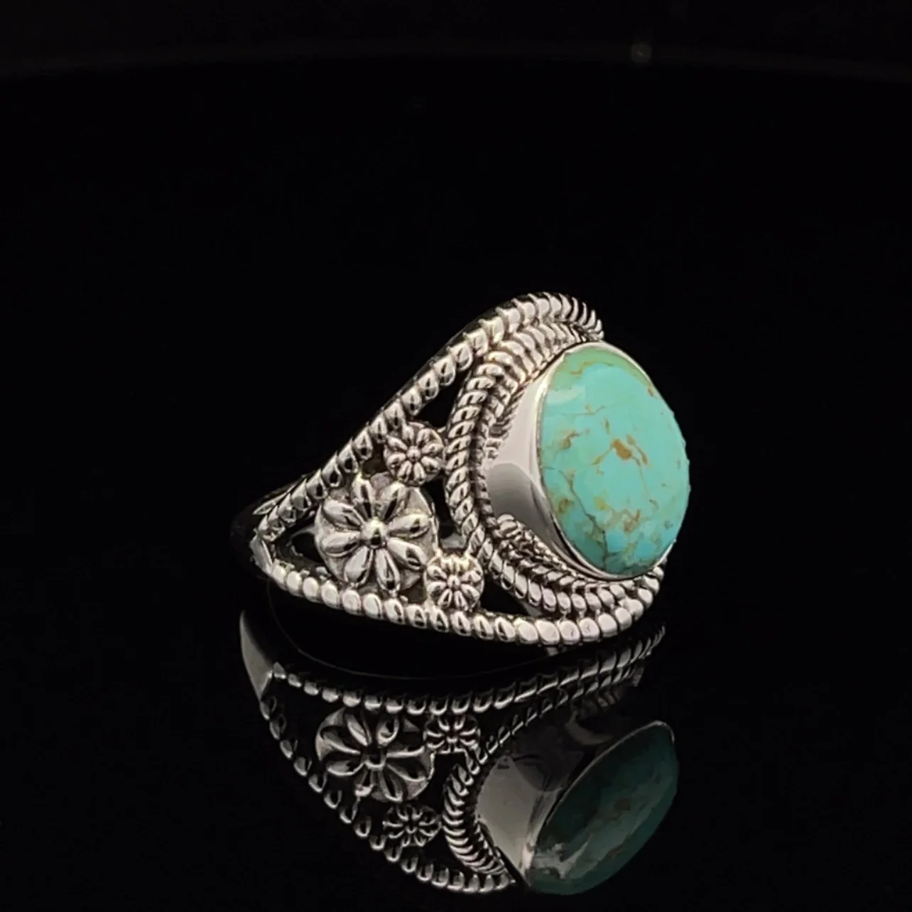 Sterling Silver Kingman Turquoise Ring Size 7 - Image 2