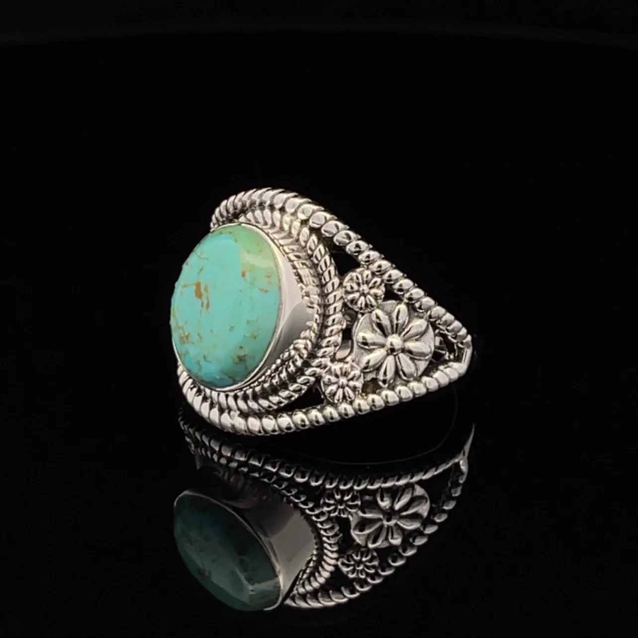 Sterling Silver Kingman Turquoise Ring Size 7 - Image 3