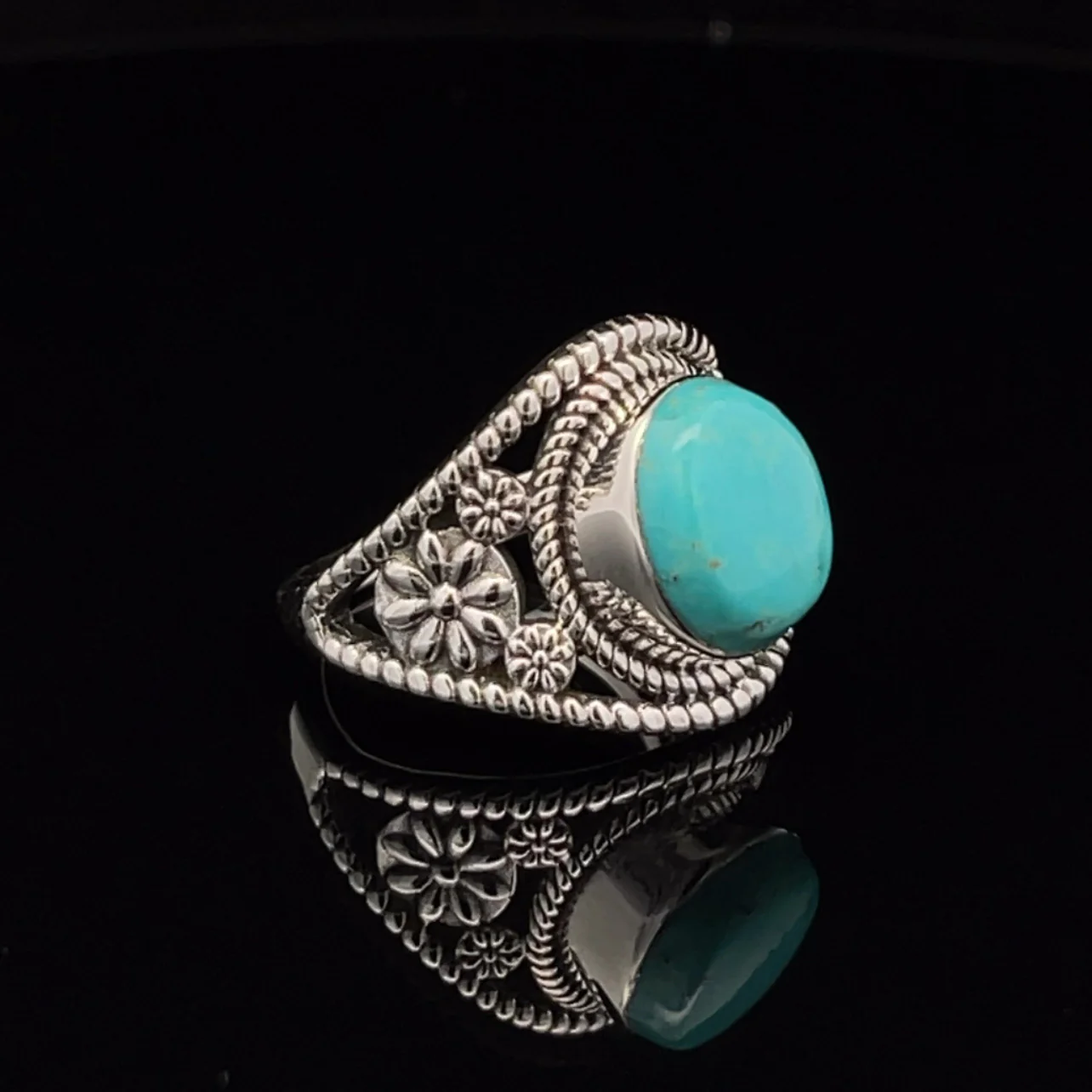 Sterling Silver Kingman Turquoise Ring Size 7 - Image 3