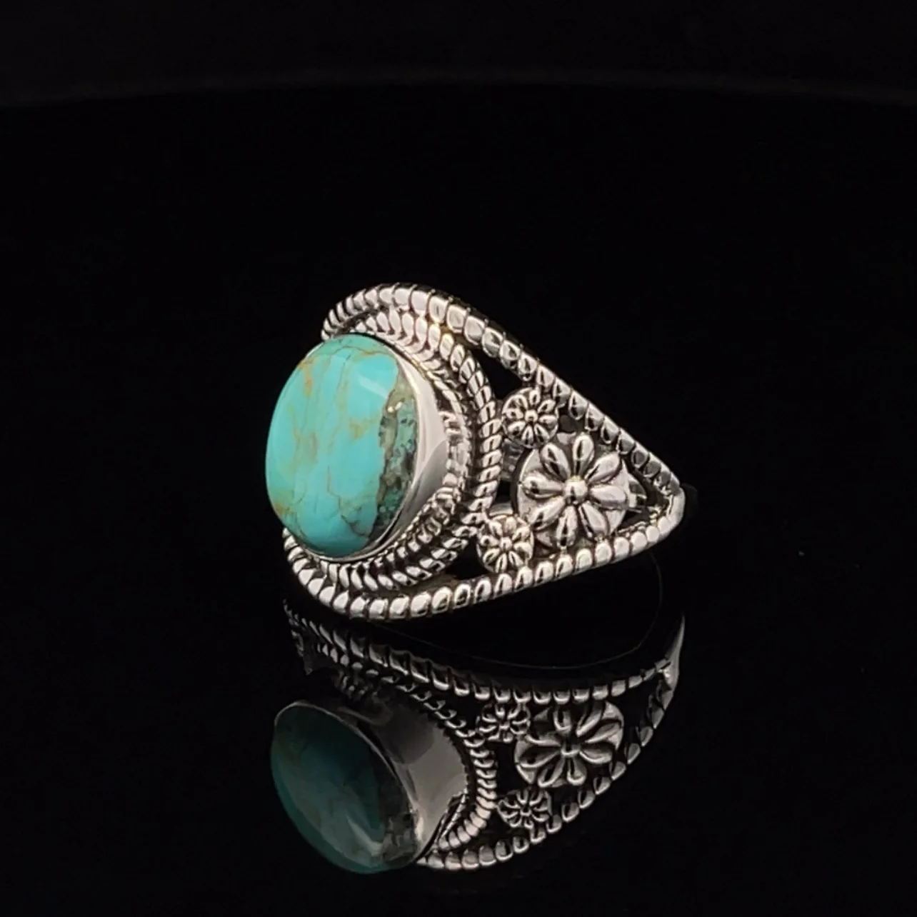 Sterling Silver Kingman Turquoise Ring Size 7 - Image 3