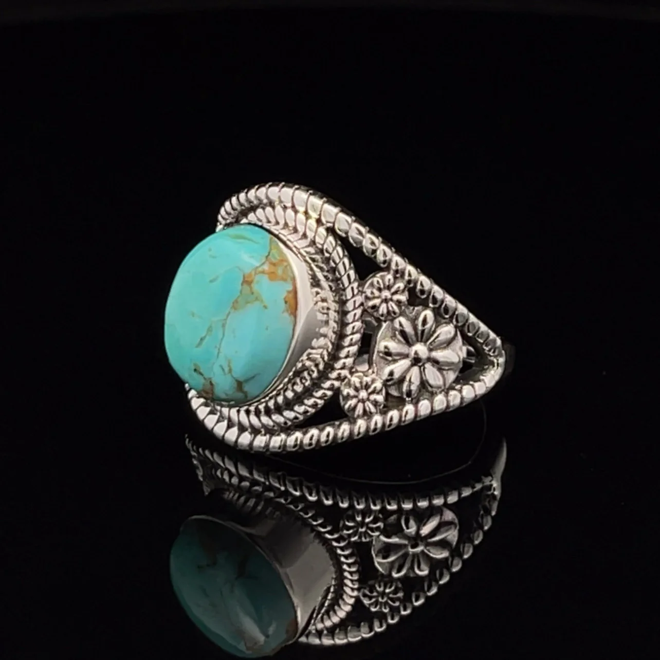 Sterling Silver Kingman Turquoise Ring Size 7 - Image 3
