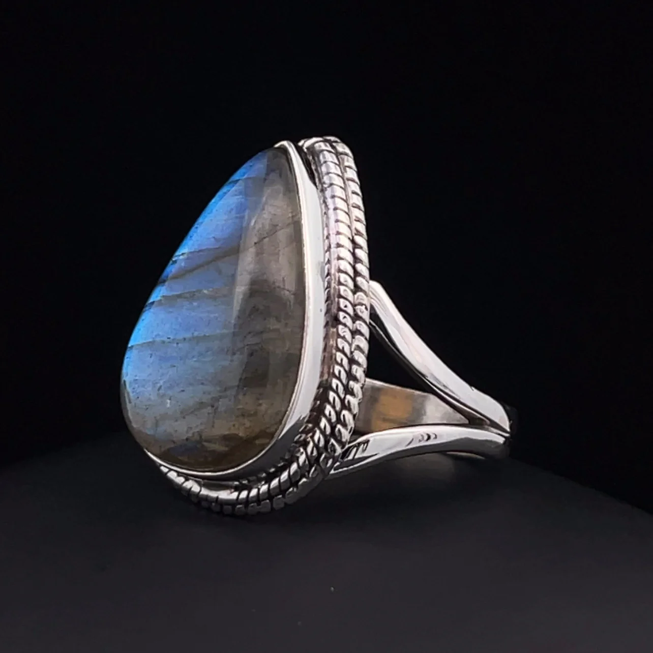 Sterling Silver Labradorite Ring Size 8 - Image 3