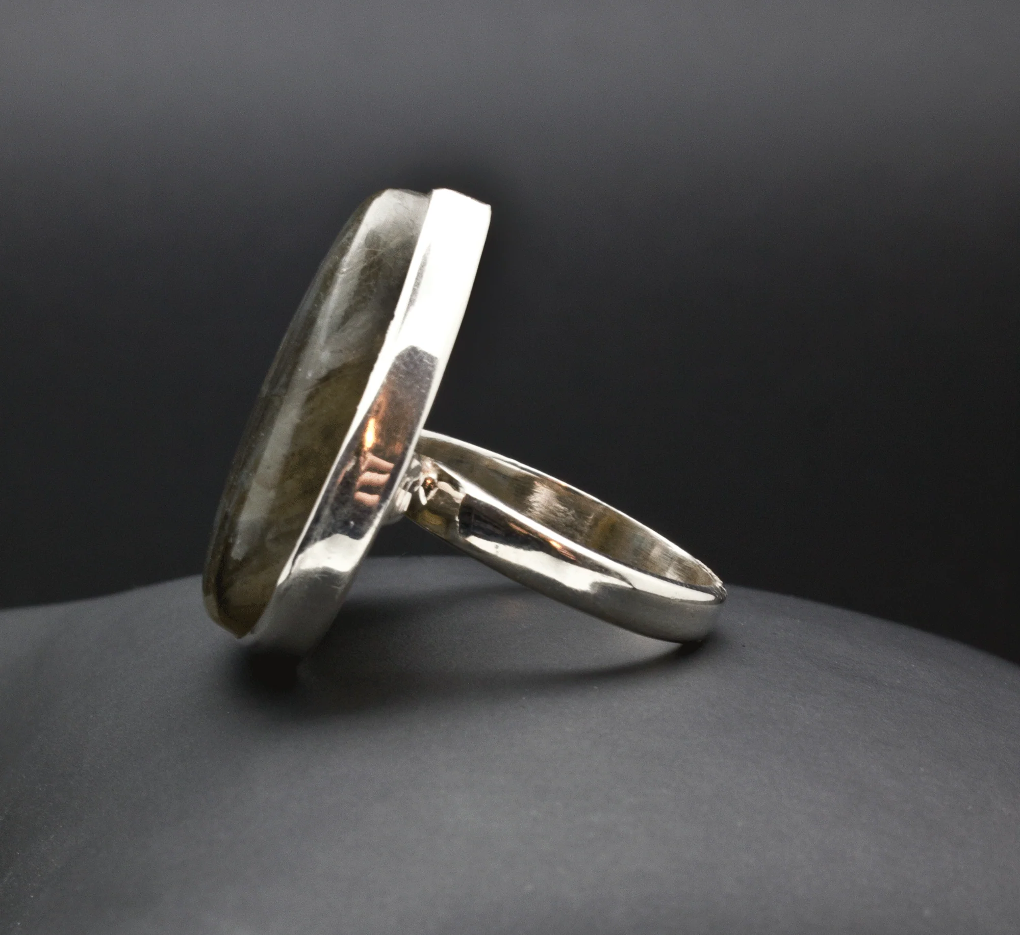 Sterling Silver Labradorite Ring Size 7 - Image 3