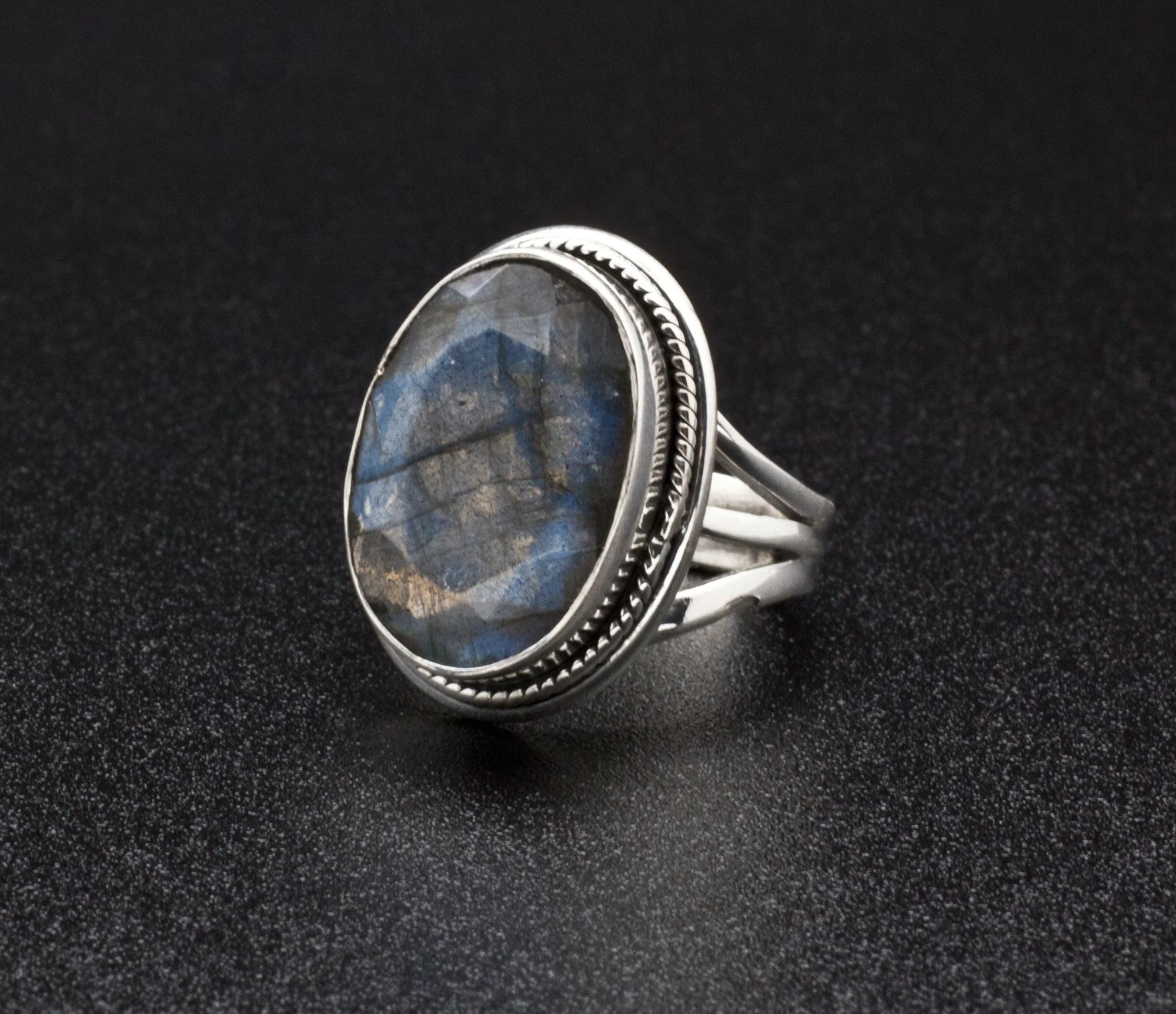 Sterling Silver Labradorite Ring Size 7 - Image 2