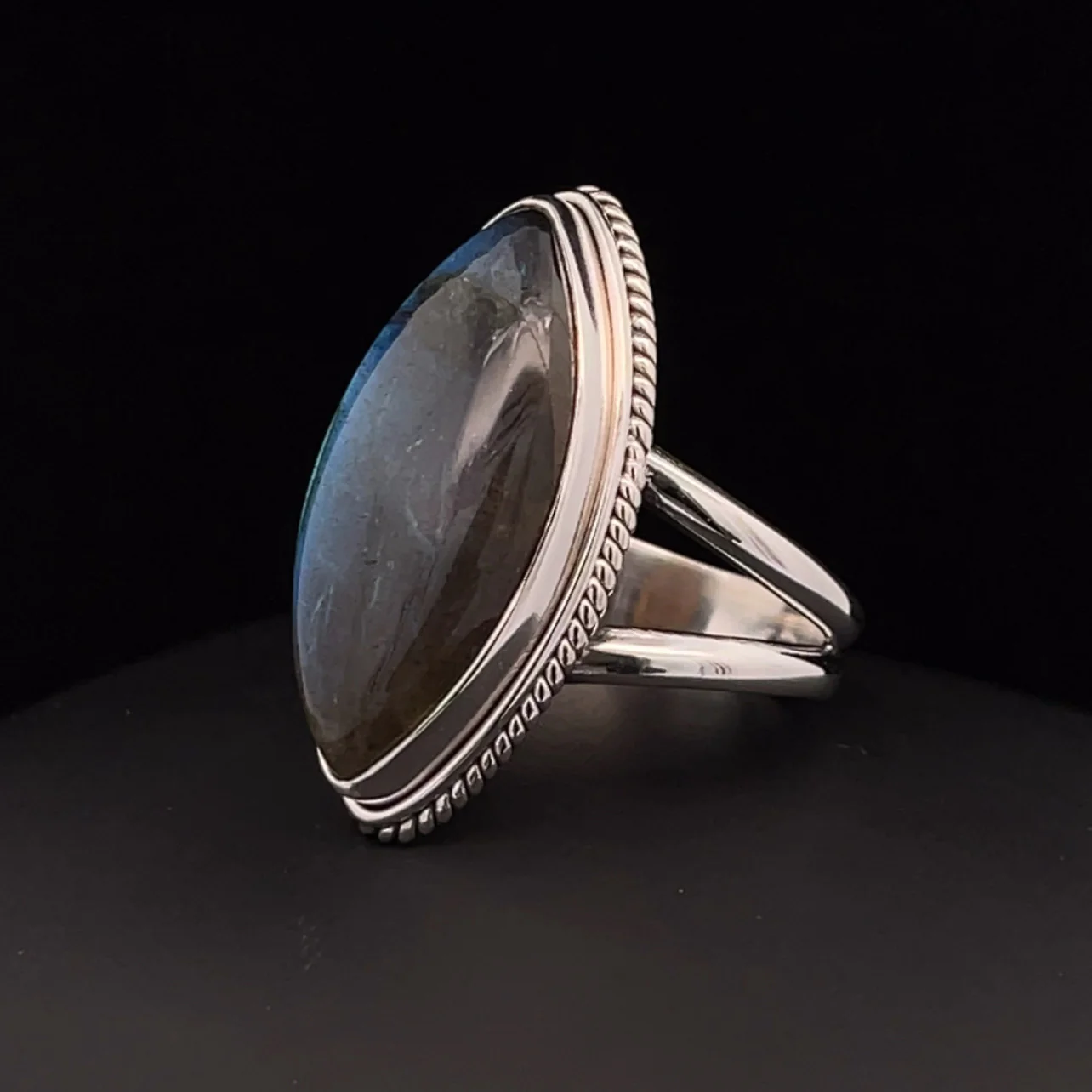 Sterling Silver Labradorite Ring Size 8 - Image 3