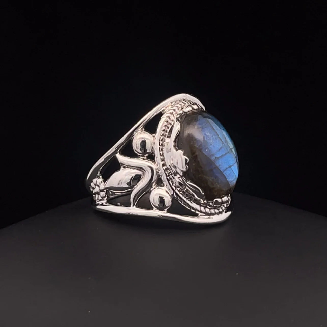 Sterling Silver Labradorite Ring Size 7 - Image 2