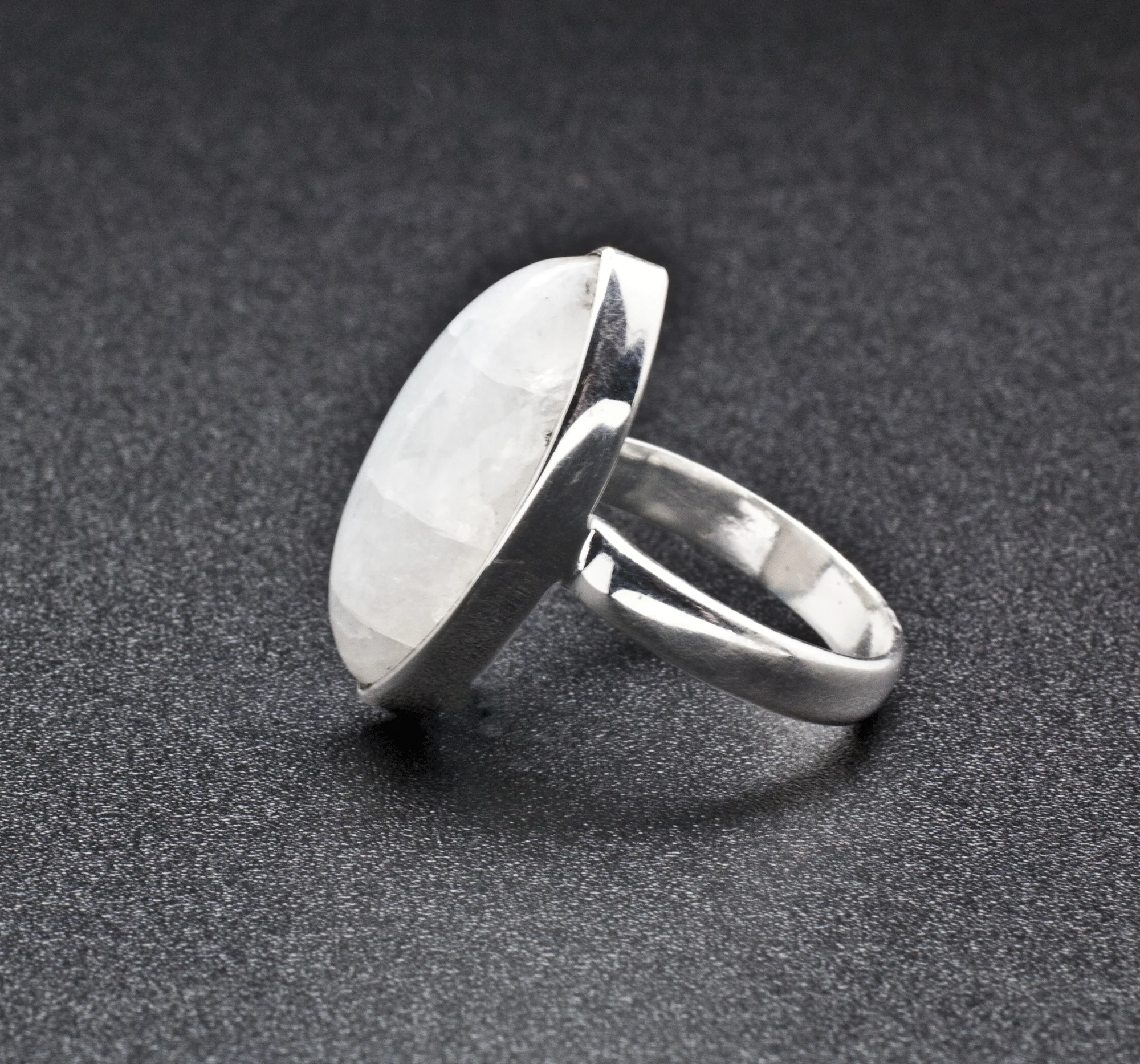 Sterling Silver Moonstone Ring Size 6 - Image 3