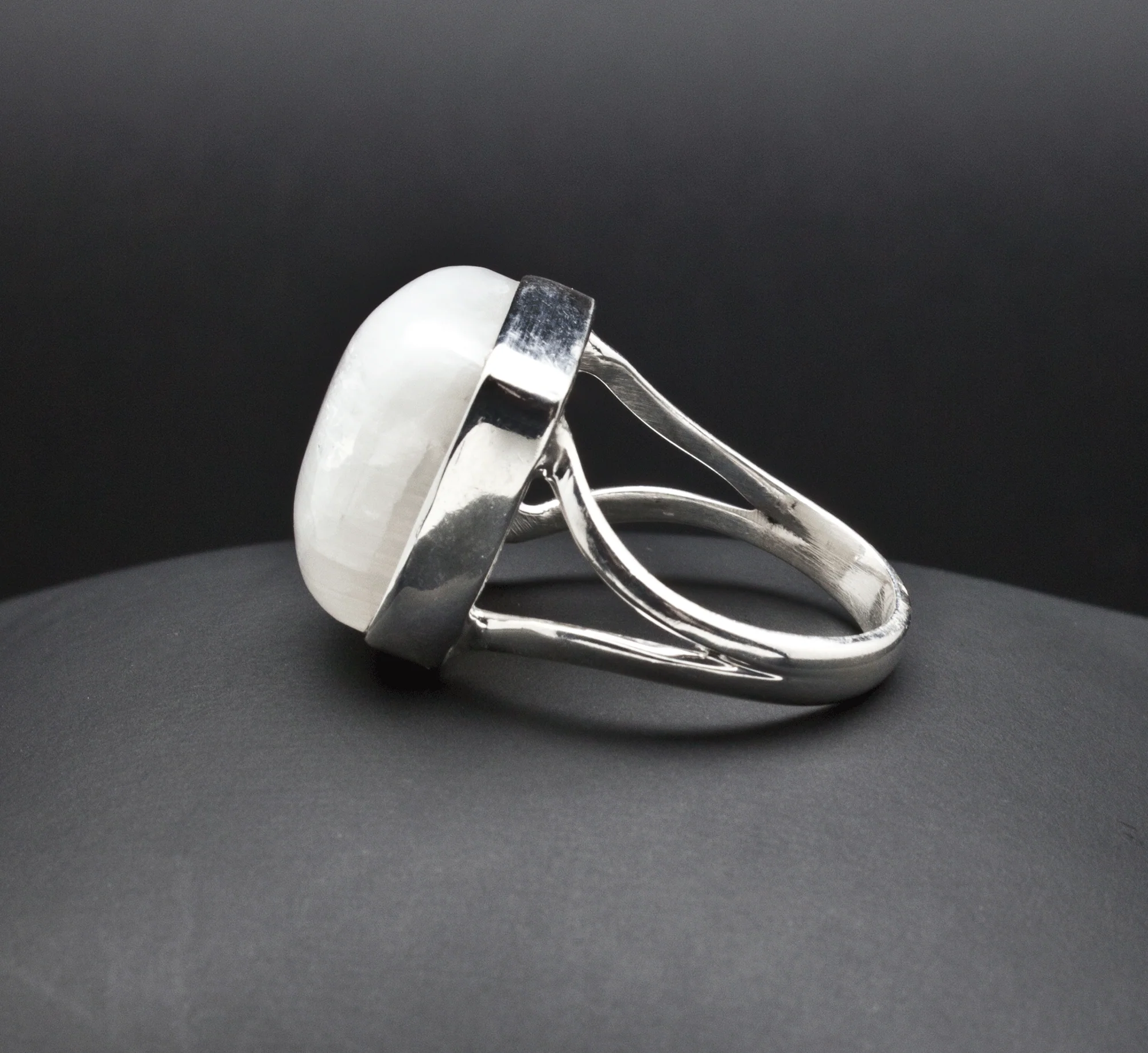Sterling Silver Moonstone Ring Size 7 - Image 3