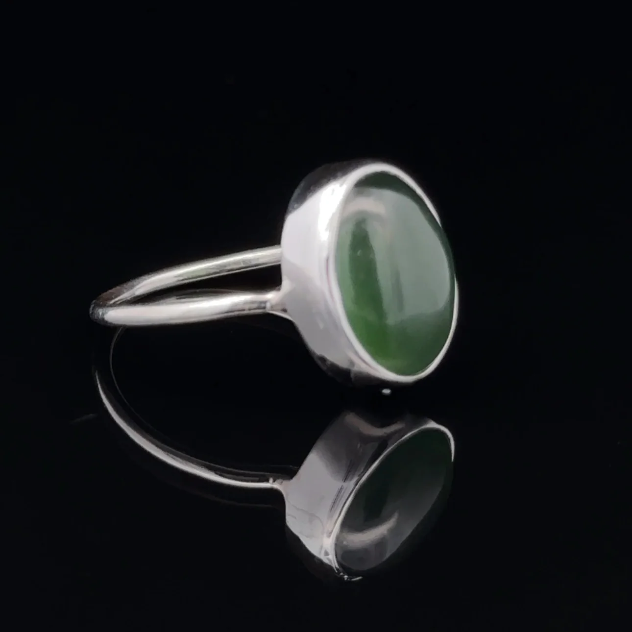 Sterling Silver Nephrite Jade Ring Size 7 - Image 2