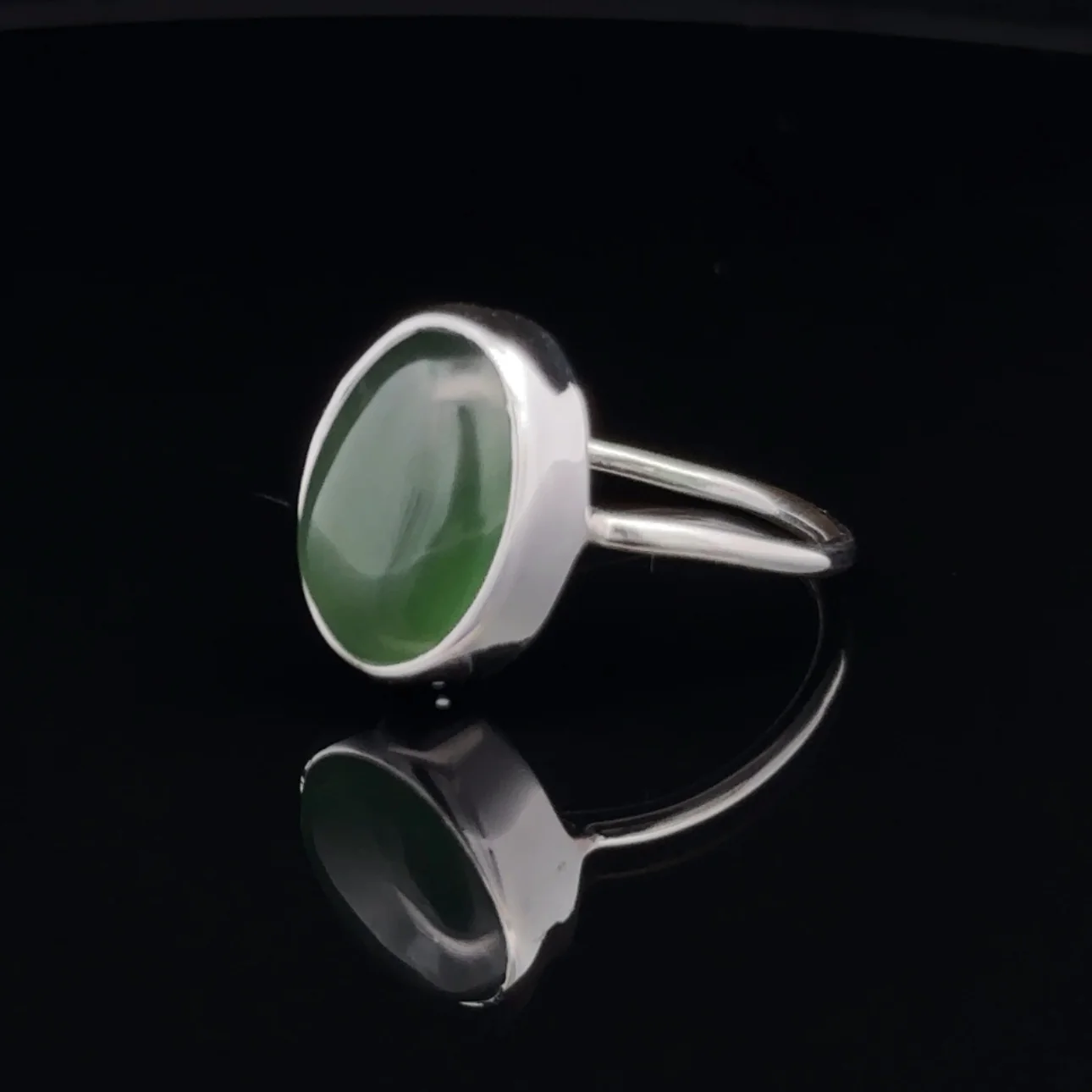 Sterling Silver Nephrite Jade Ring Size 7 - Image 3