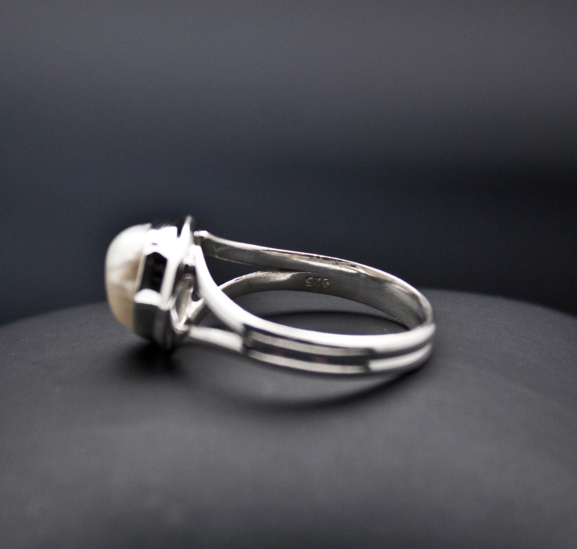 Sterling Silver Pearl Ring Size 8 - Image 3
