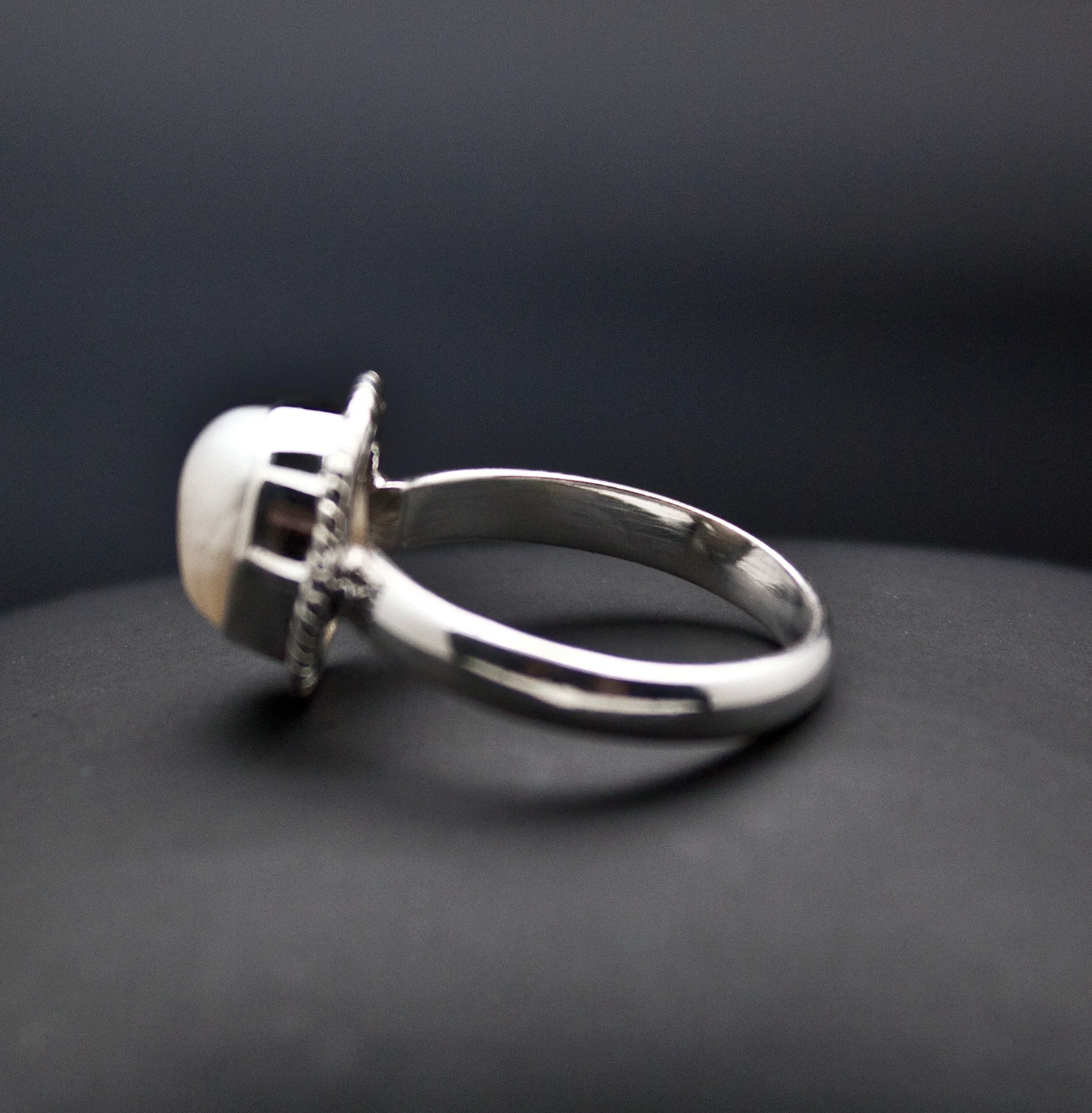 Sterling Silver Pearl Ring Size 7 - Image 3