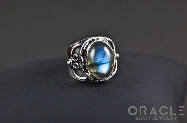Sterling Silver ring with Labradorite Size 7 - Image 2