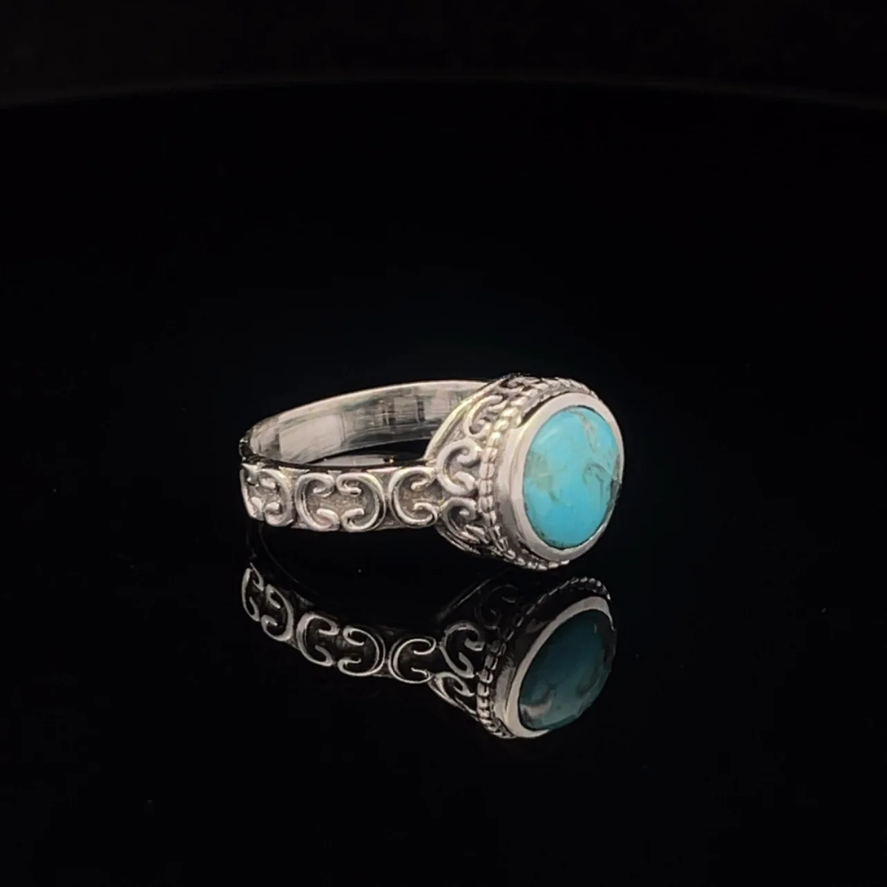 Sterling Silver Turquoise Ring Size 7 - Image 2